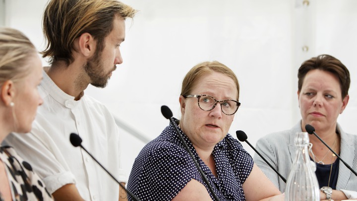 Visby 190703Bilder till OTW, Barncancerfonden.Bilder från seminarium Sviterna efter barncancer kostar samhället miljarder – så kan de minskasBilden:  Frv Thorbjörn Larsson, Generalsekreterare, BarncancerfondenCarolina Sahlberg, Mamma till Viktor som drabbades av Ewings sarkomIsak Thern, BarncanceröverlevareAnna-Lena Hogerud, Regionråd, (S) Region Skåne, Marie Morell, Oppositionsråd, (M) Region Östergötland samt Kattis Ahlström, moderator.Foto Ola TorkelssonCopyright Ola Torkelsson ©