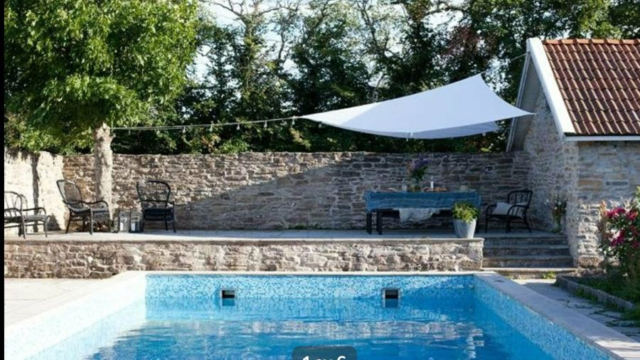 Pool vid gård på Öland