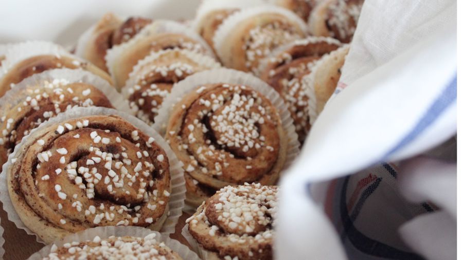 Kanelbullar i en handduk