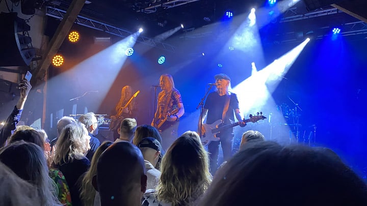 Från Rockgalan personer på scen och en del av publiken