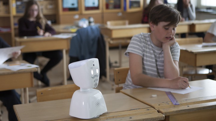 Robot på en skolbänk
